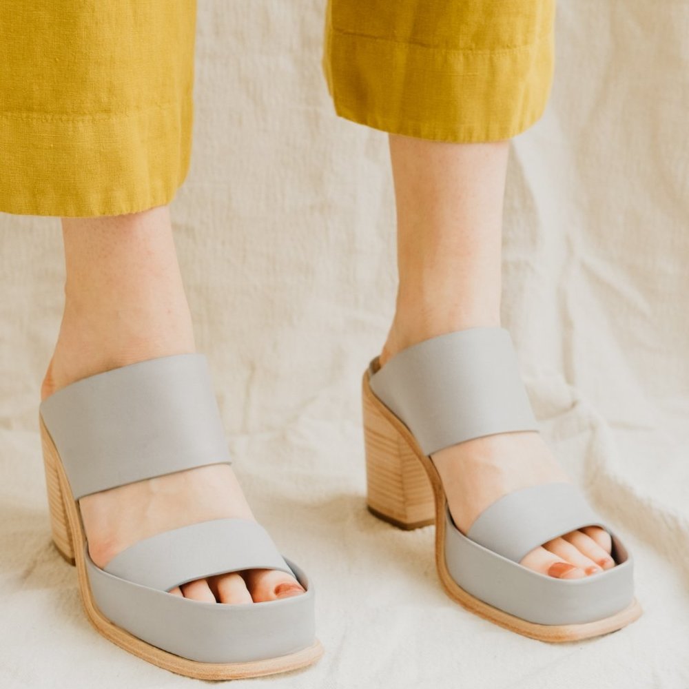 Wal & Pai Saturn Sandals in Concrete